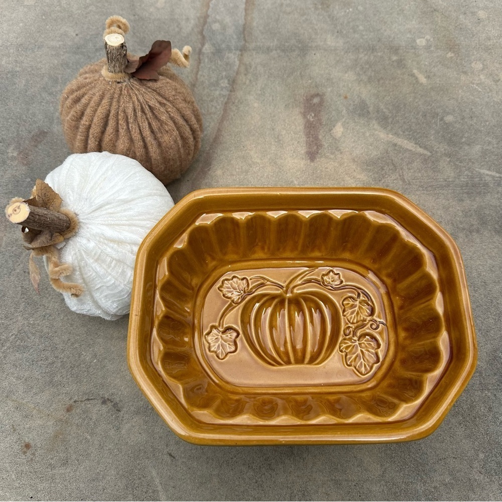 Crate & Barrel Ceramic Stoneware Fall Pumpkin Bread Cake Baking Jello Mold Decor